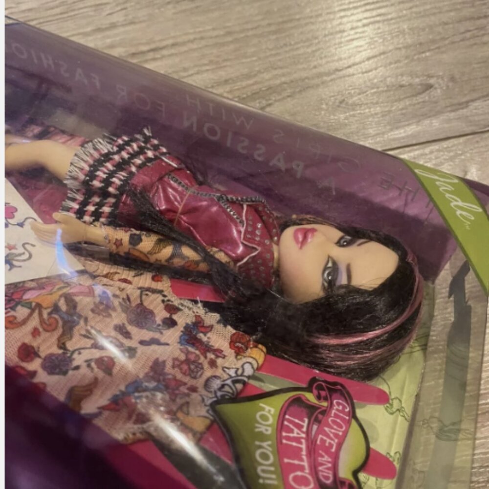 Bratz Totally Tattooed Tattoo’d Tattoo Jade Doll - Picture 4 of 5